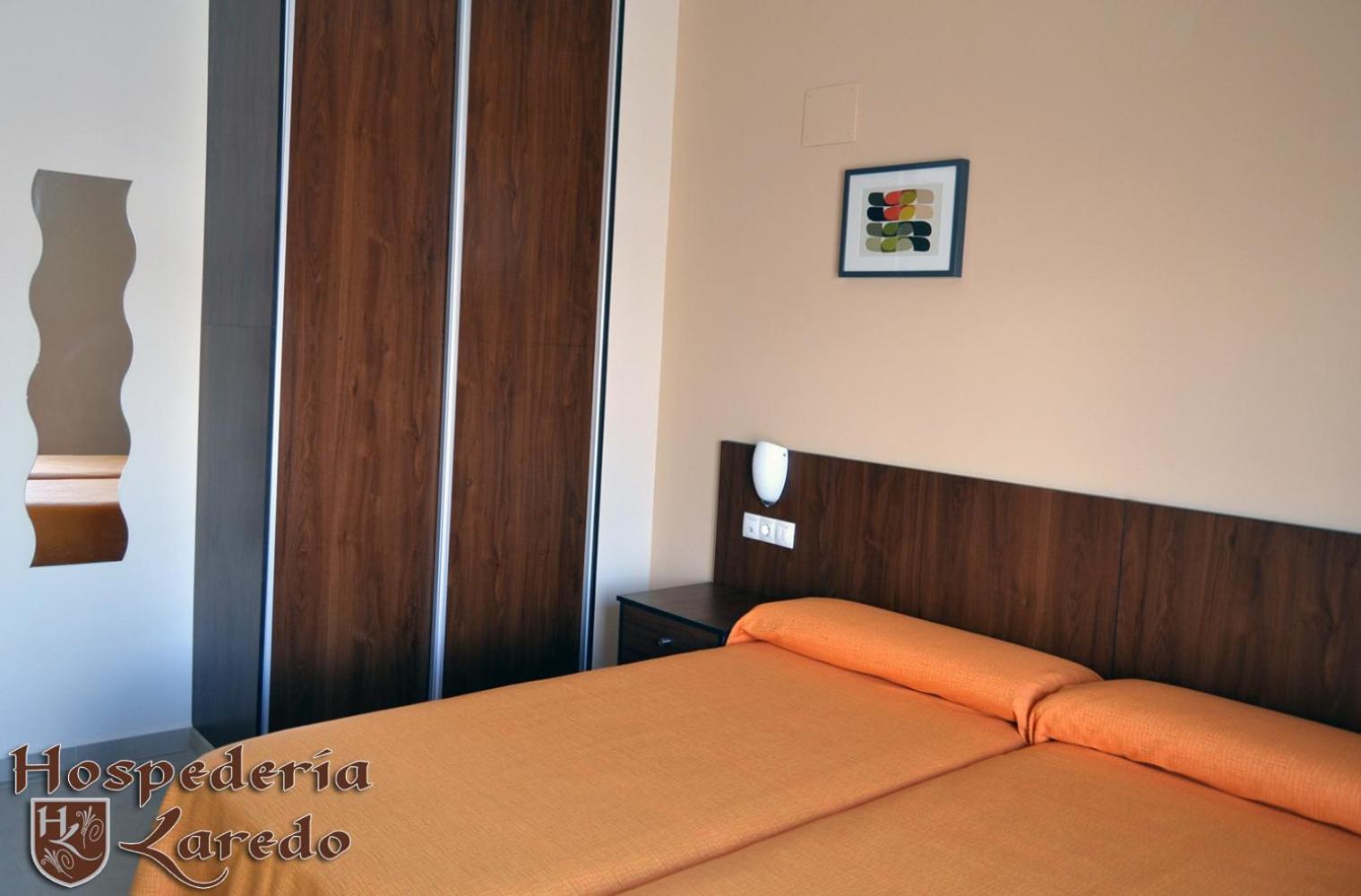 Hospederia Laredo Hotel La Carlota Exterior photo